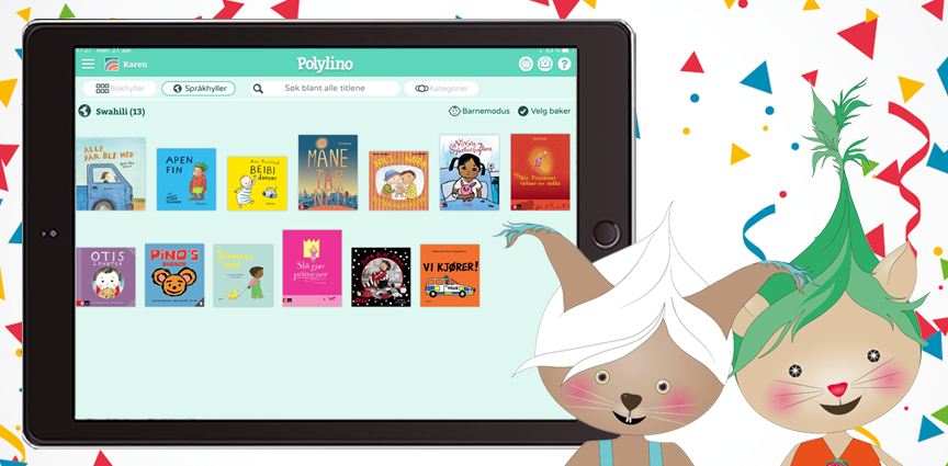 Den 27. april i 2020 fikk vi endelig bøker på swahili i Polylino. Våre lesemaskoter viser stolt frem språkhyllen med bøker som er lest inn på swahili.