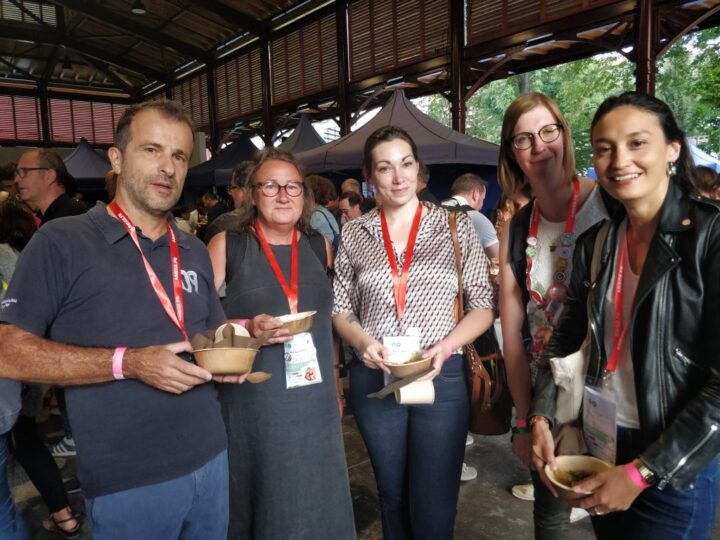 Photo de l'équipe MOBiDYS lors du salon Ludovia