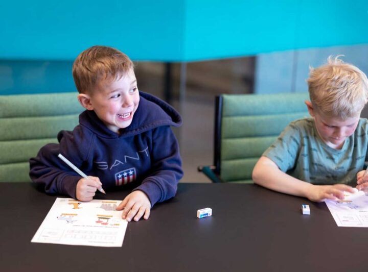 Elever som jobbber med Aski Raski Startpakken